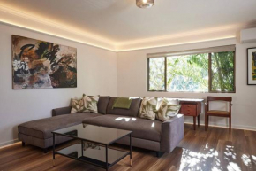 Beachside Palm Beach Luxury - 2 Bedroom Apartment